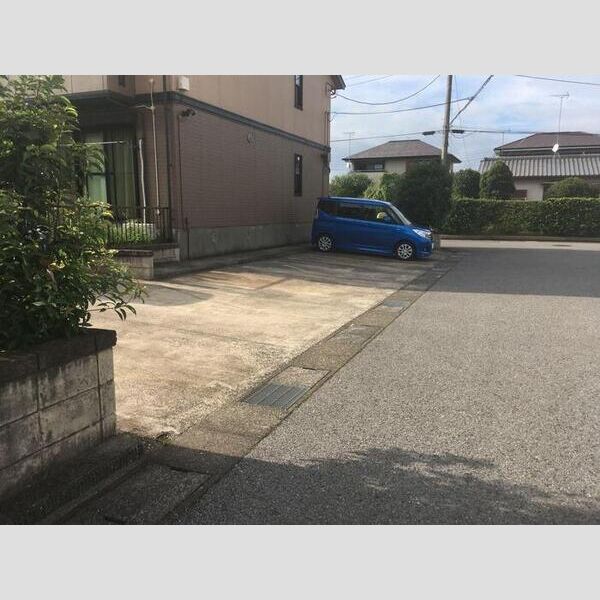 メゾンクレール　B 駐車場