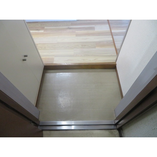 メゾン丸十 玄関