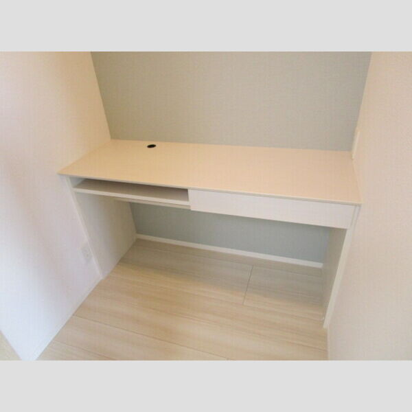 クレマチス102号室 ワークデスク