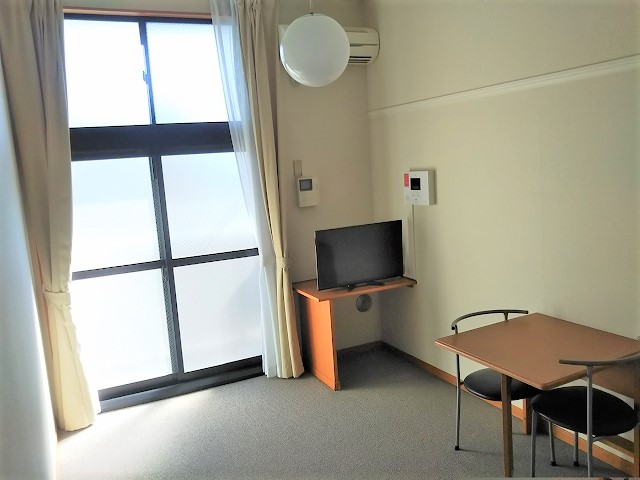 レオパレスふる里 リビング