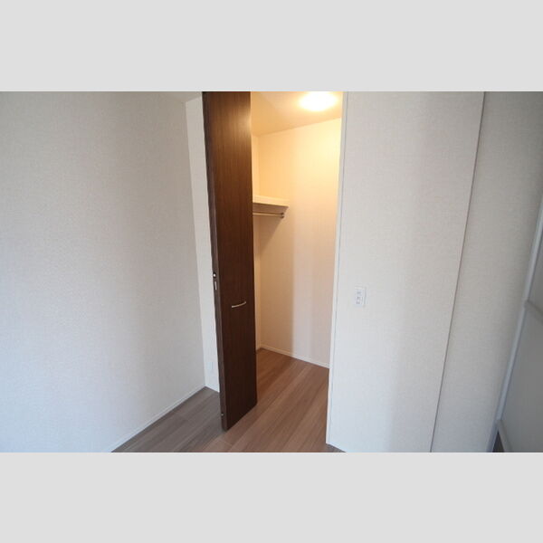 アンジュール新田305号室 収納