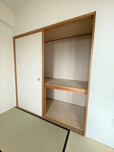 シャリエ練馬北町 押入（和室）