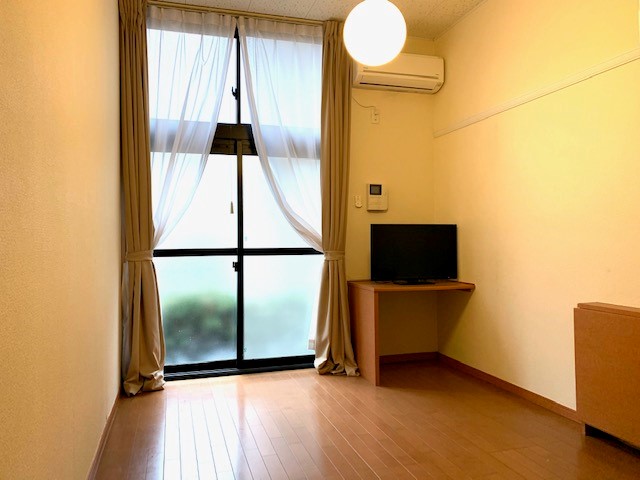 レオパレスグレース柳 玄関