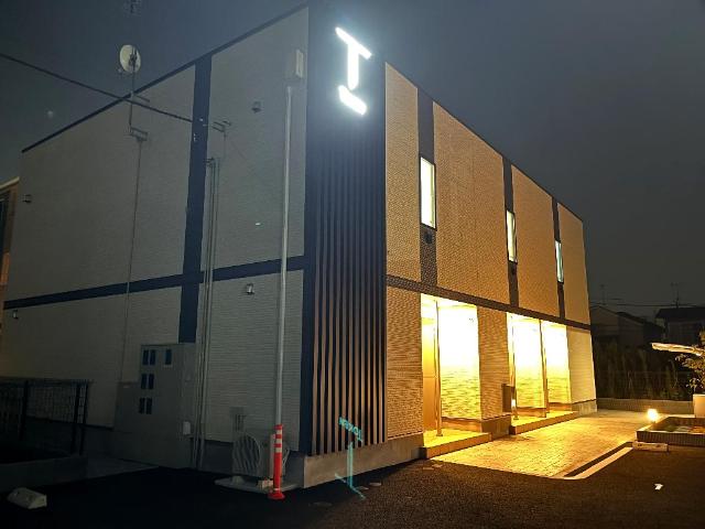 コンフォートプレイス 外観写真（夜）