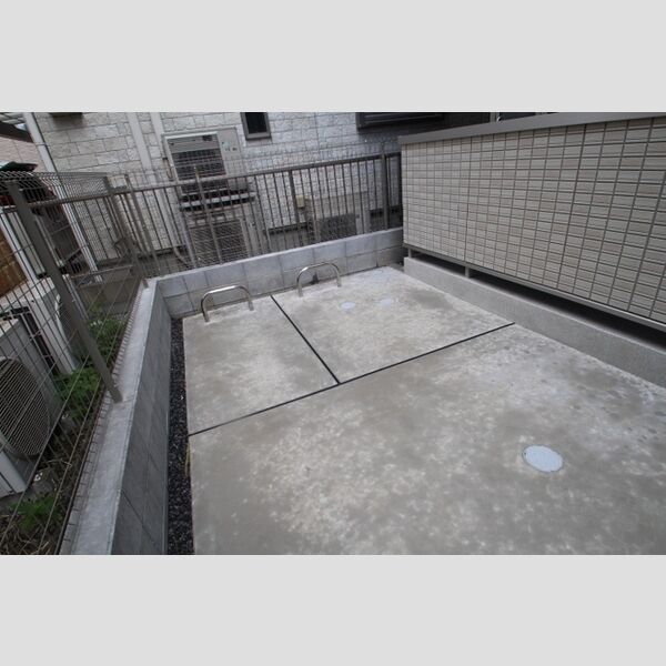 レジデンスワシクラ 駐車場