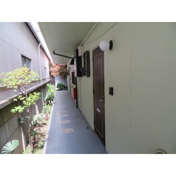 パルデンス山内0101号室 共用廊下