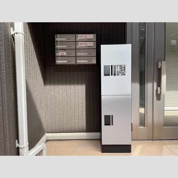 ウエストバード103号室 集合ポスト&宅配ボックス