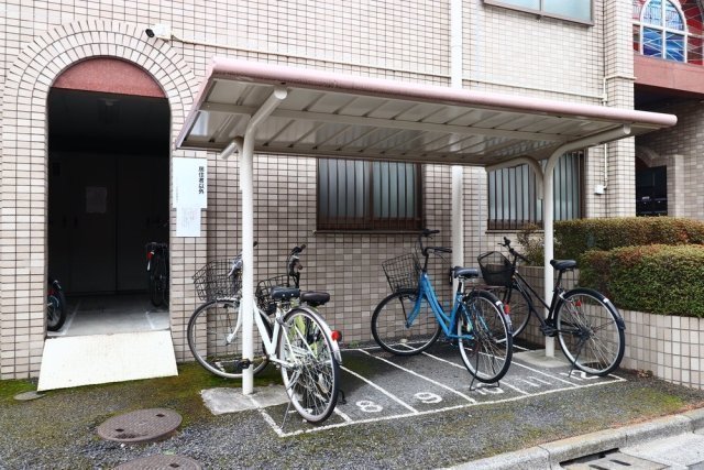 ネクサス巣鴨1階 駐輪場