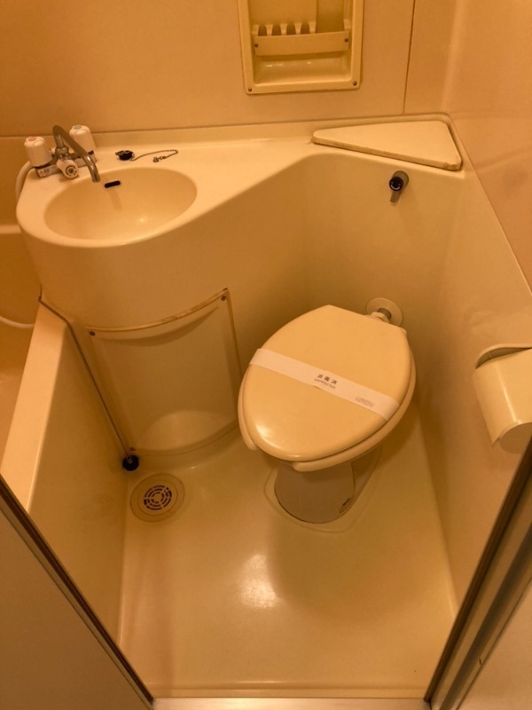 プラザ・ドゥ・エボリ 別室参照