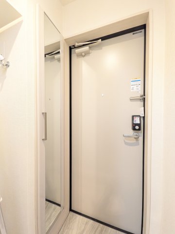 ニコ春日町0105号室 玄関