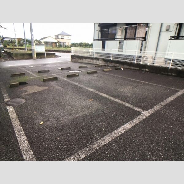 セジュール大島　ABA203号室 敷地内駐車場です。