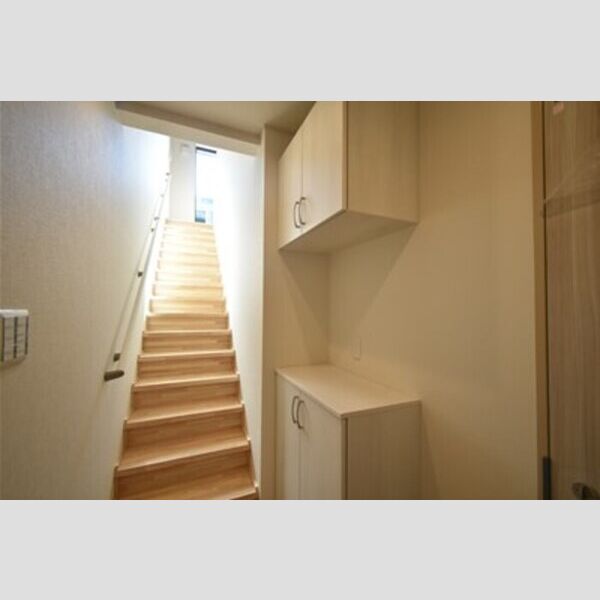 GARAGEクエスト102号室 玄関