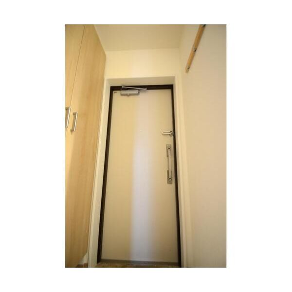 アヴェニュー唐木田 玄関