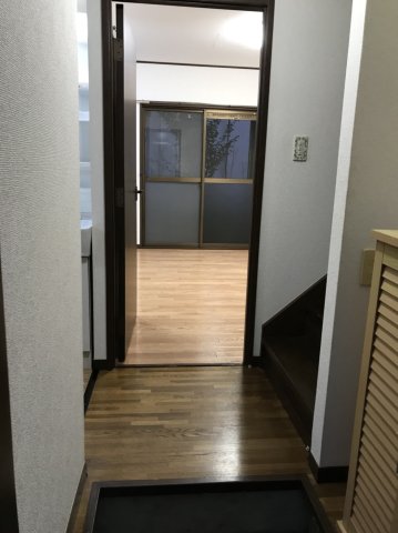 ファミーユ彩霞102号室 玄関