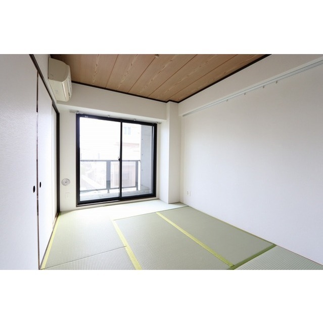 ローズパレス202号室 和室