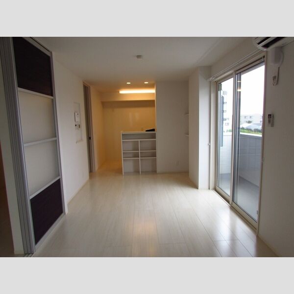 トップXI202号室 リビング別角度