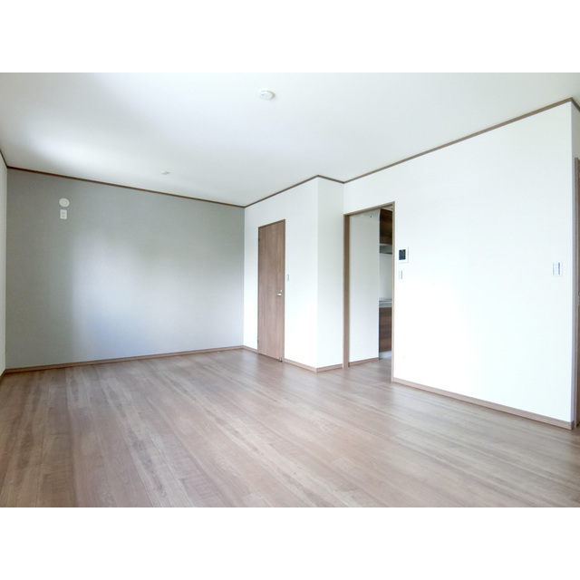 M.S. ガレージハウス 陽当たりが良く明るいお部屋です