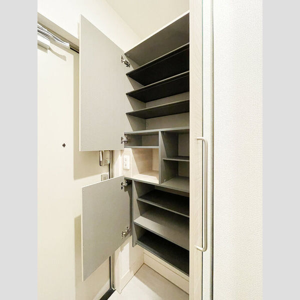 メゾンコスモス 玄関