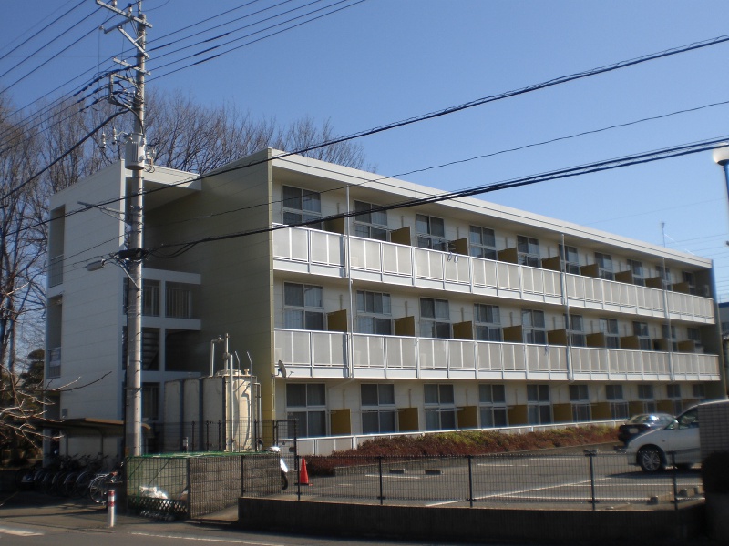 レオパレスコートデレモングラスの外観画像