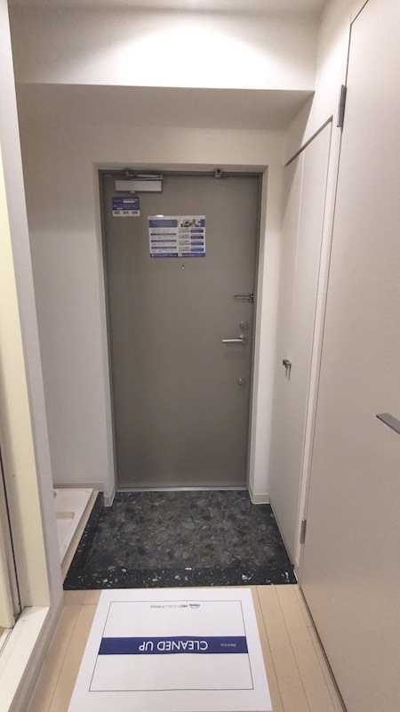 レジディア三越前2階 玄関