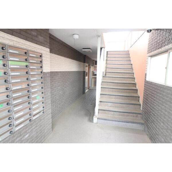 HMレジデンスA棟210号室 エントランス