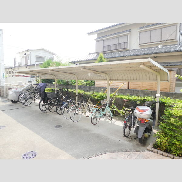 フルール さくら 駐輪場