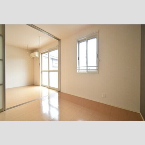 フェリーチェ 桜201号室 居室とリビングダイニング