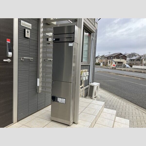 グランシエラ108号室 宅配ボックス