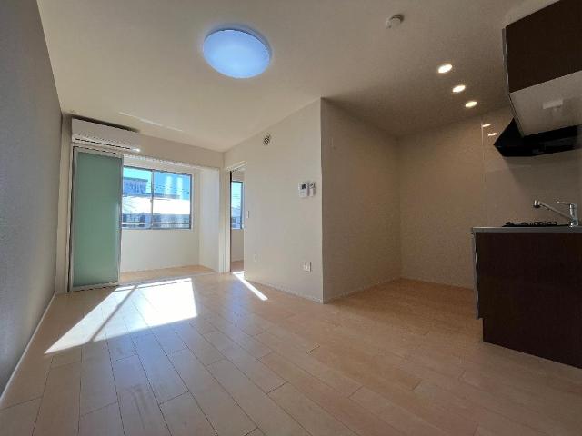 ミ・カーサ河辺A リビング