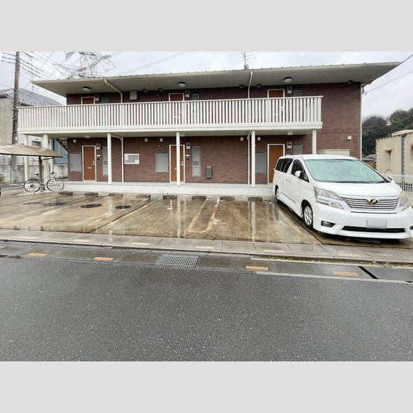 フェニックス103号室 駐車場