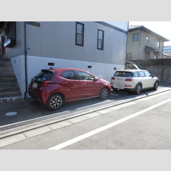 ハウスアーバン 駐車場