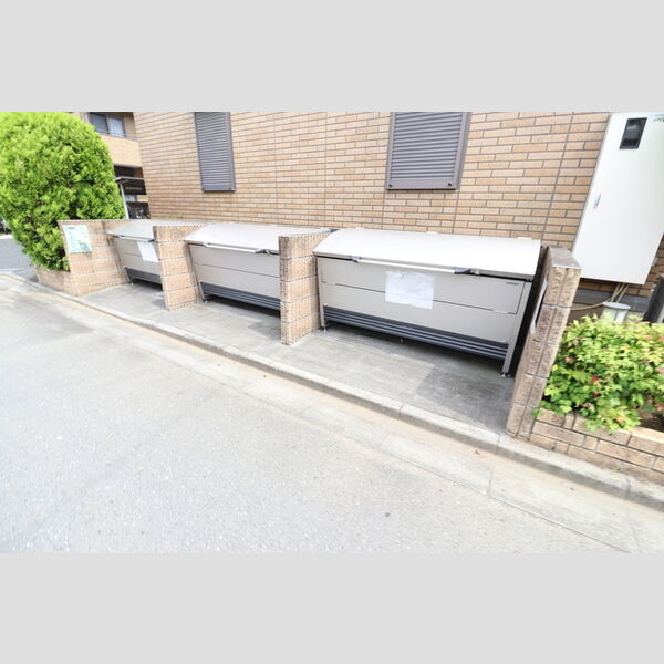 リビングタウン鍵山　A102号室 ごみ置き場
