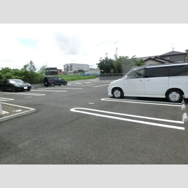 エトワール 駐車場