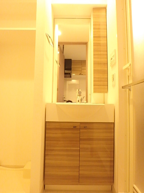 ガーラ新横浜グランドステージ2階 使いやすい洗面所です