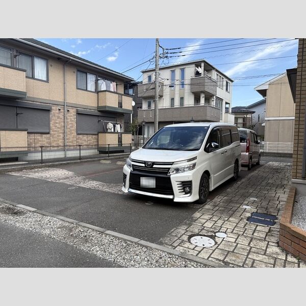 アゼリア 駐車場