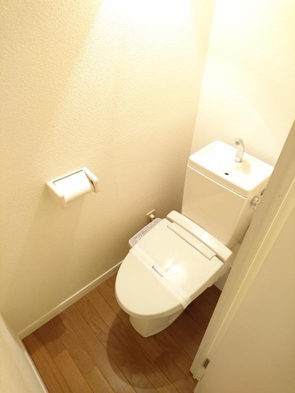 レオパレスアーバン領家 玄関