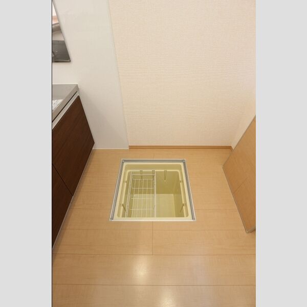 キャトルセゾン　F101号室 床下収納