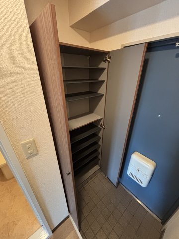 角田ビル0401号室 収納
