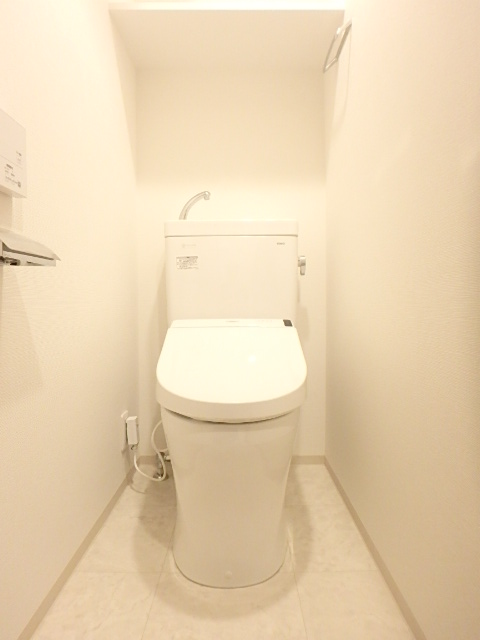 グランド・ガーラ横浜新子安5階 ゆったりとした空間のトイレです