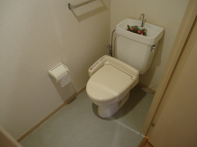 ラ・クラッセ西寺尾0405号室 トイレ