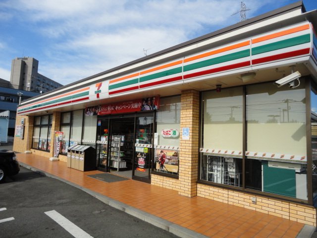 ラッフィナート田園102号室 コンビニ（セブンイレブン）まで160ｍ