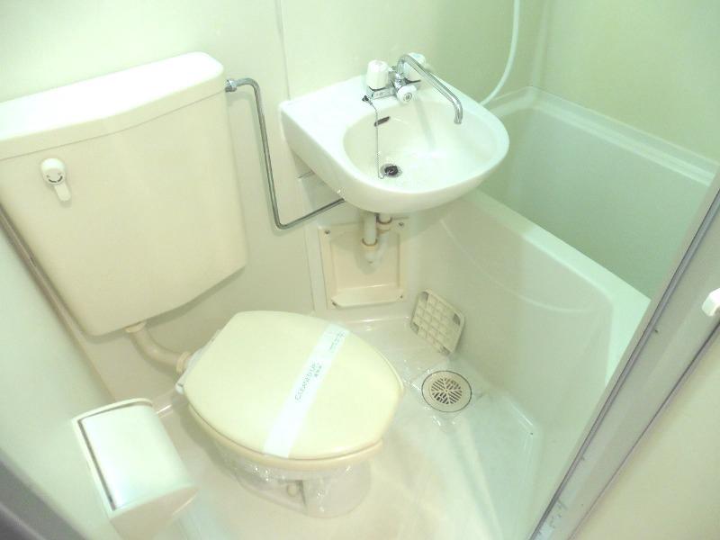 ジュネス南大沢3階 バストイレ同室★