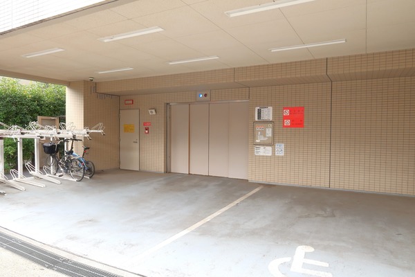 グレイスコート志村三丁目 駐車場