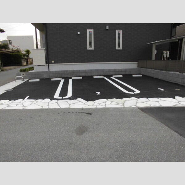 AGUSTA初石 駐車場