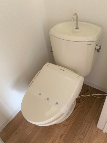 メゾン成瀬が丘102号室 トイレ