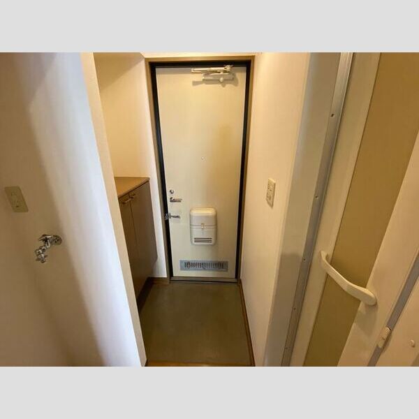 フラットエイト 202号室玄関