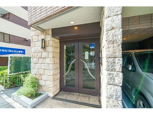 ルミエール池袋要町 エントランス　※2021年3月撮影