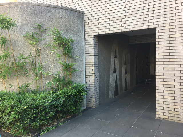 RIS国立西Ⅲ201号室 おしゃれなエントランス