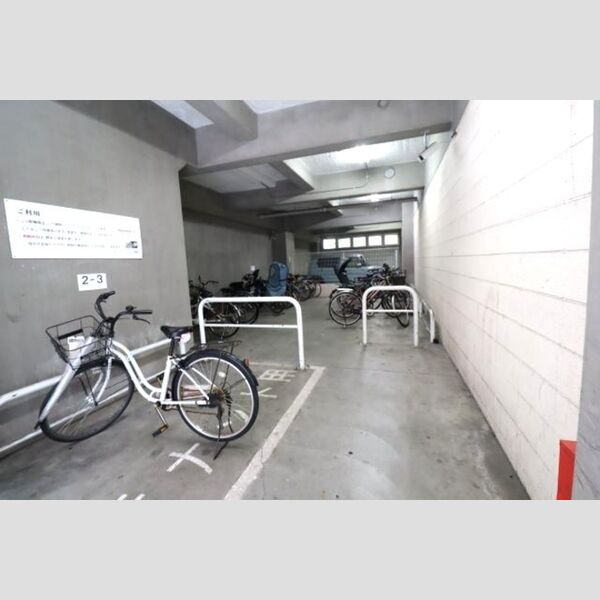 ハイフラットワン 駐輪場