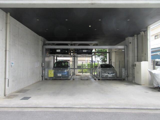 アクサス立川エルアール 駐車場